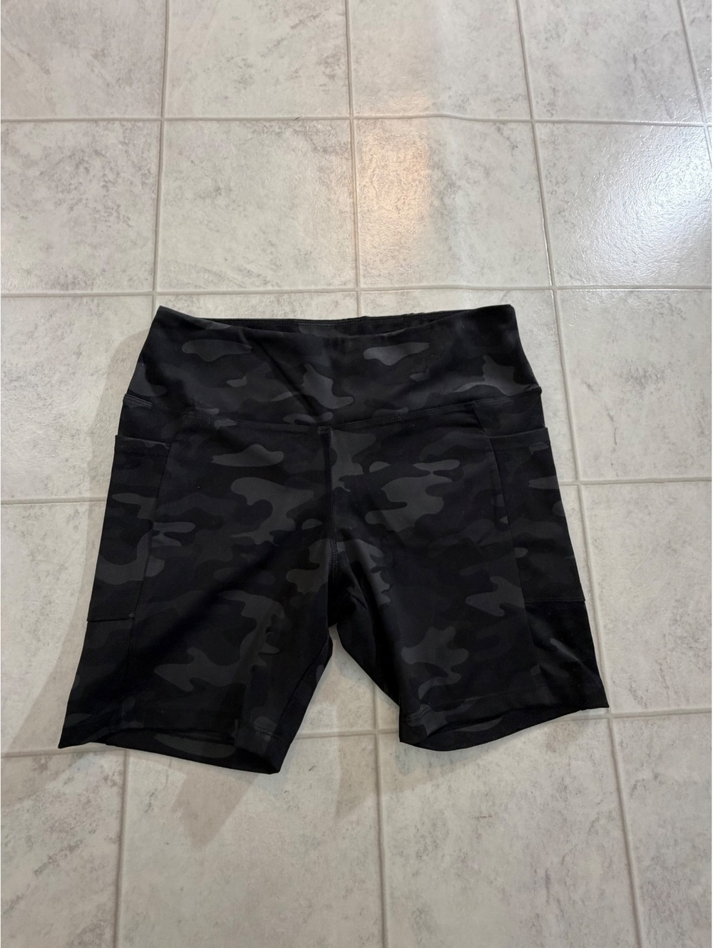 Danskin Light Black Camo Biker Shorts Size Large